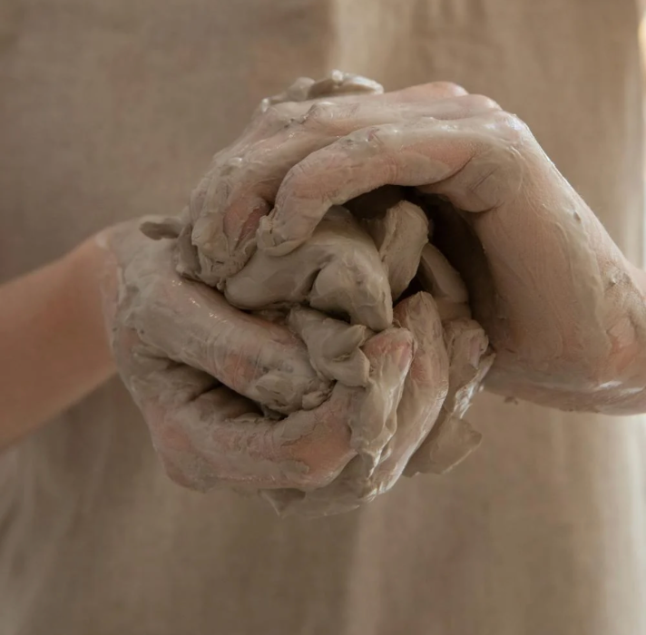 Pourquoi la céramique est l’activité parfaite pour réduire le stress ? 🧘♀️✨