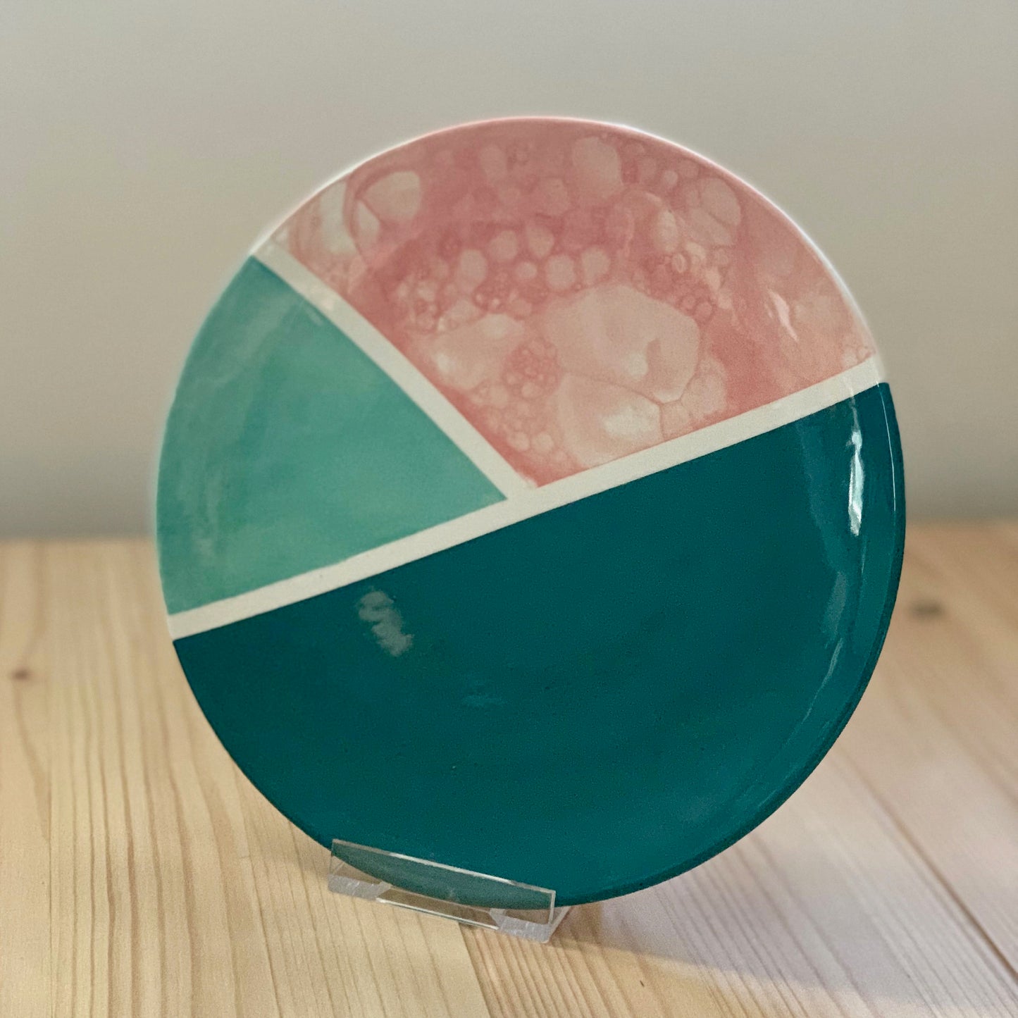 Porte assiette en plexiglas