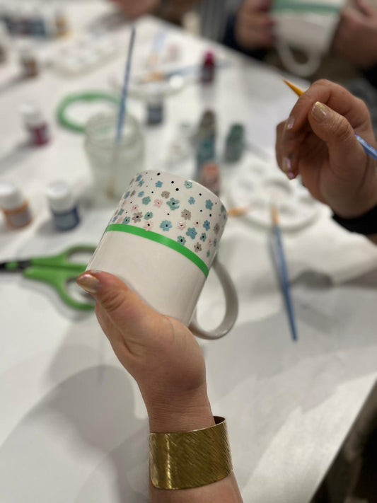 Enameled Christmas ball painting workshops - DIY fair